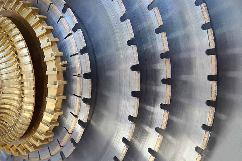 Image showing the blades of a circular saw 